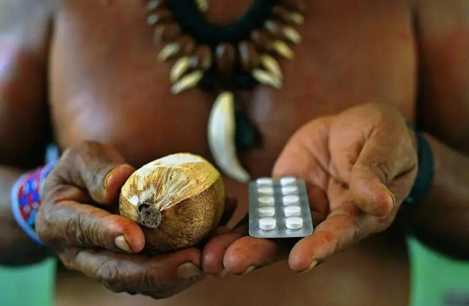 Man holding fruit and medicine tablets